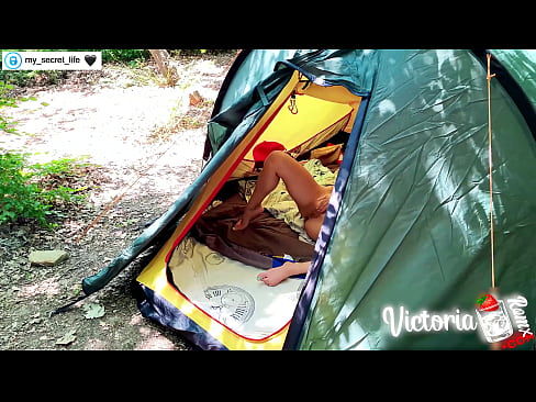 ❤️ Nakuha sa camera Madamdaming haltak off Stranger in a tent ❤️ Sex sa amin ❌️