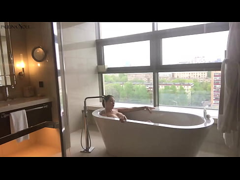 ❤️ Napakalaking babe madamdamin jerking off ang kanyang puki sa banyo ❤️ Sex sa amin ❌️